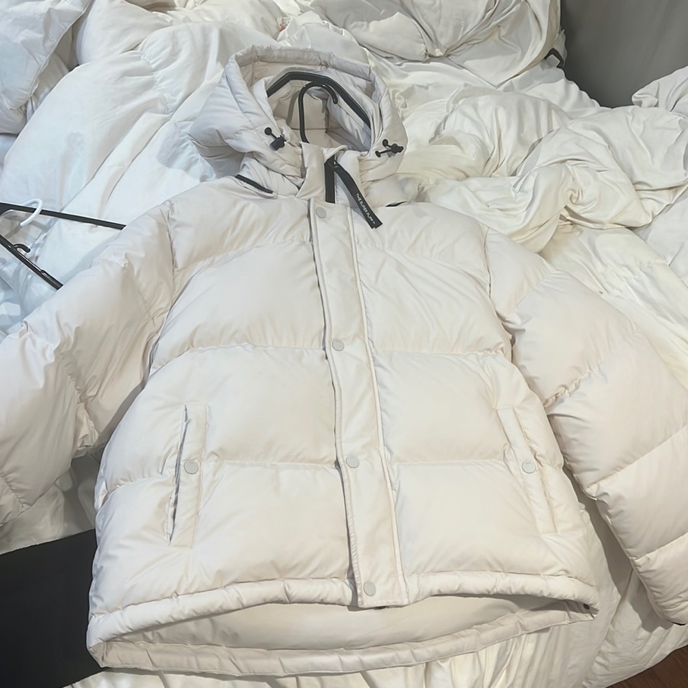 Aritzia crème super puff jacket